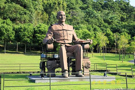 蒋介石墓|慈湖紀念雕塑公園（桃園市） 